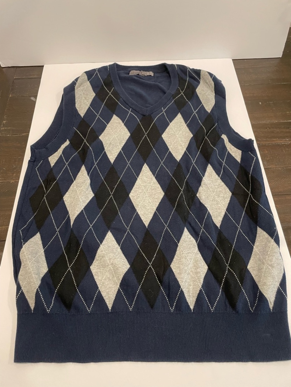 Old Navy Men’s Blue Argyle V-Neck Sweater Vest Large sleeveless